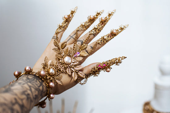 Gold Fingers Jewellery, Gold Bracelet, Nails Jewellery, Nails Design, Filigree Jewellery, Gold Fingers, Photo props, Finger claws