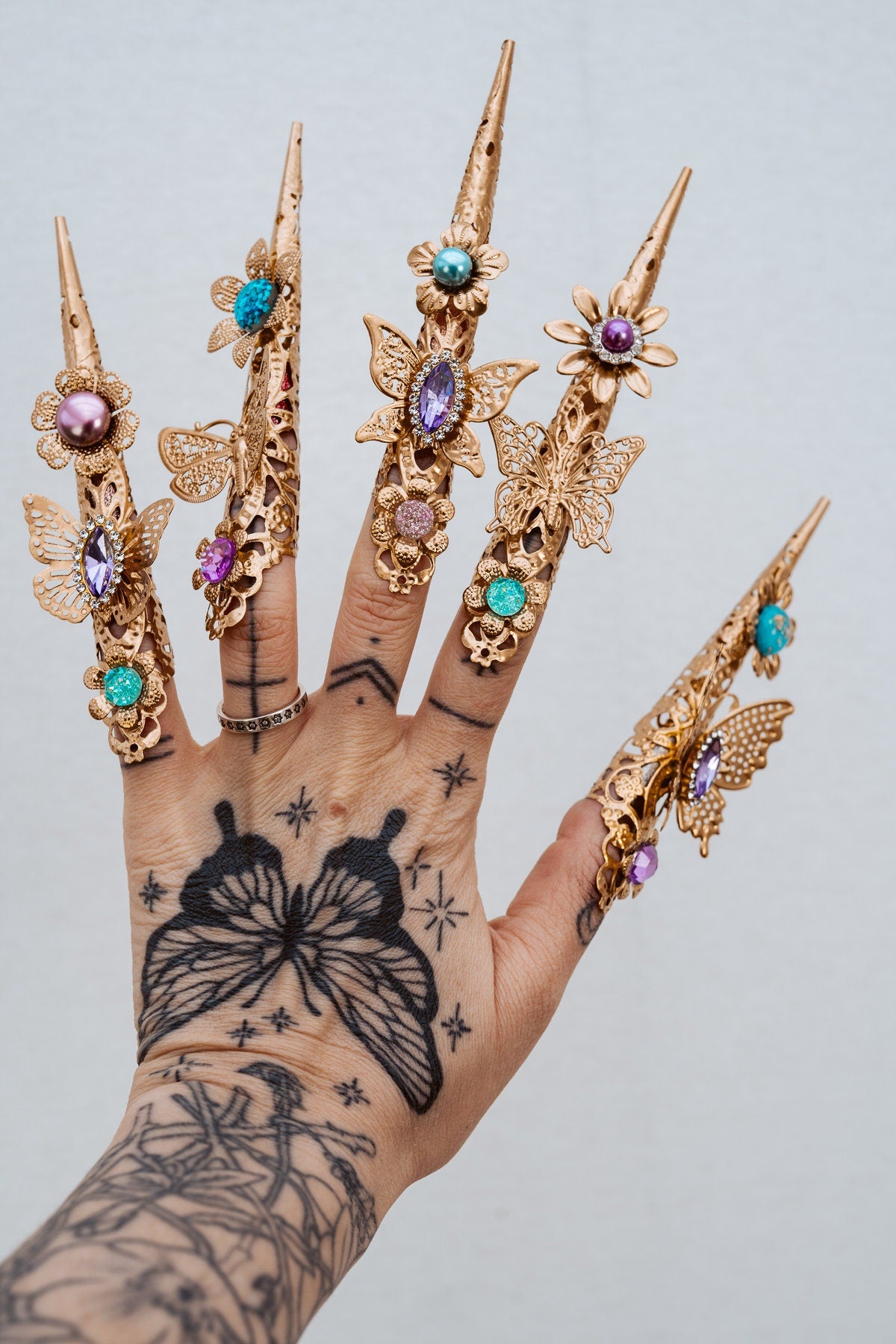 Lavender Finger Claw 1 piece, Gold Bracelet, Nails Jewellery, Halloween, Filigree Jewellery, Gold Fingers, Sugar skull, Photo props