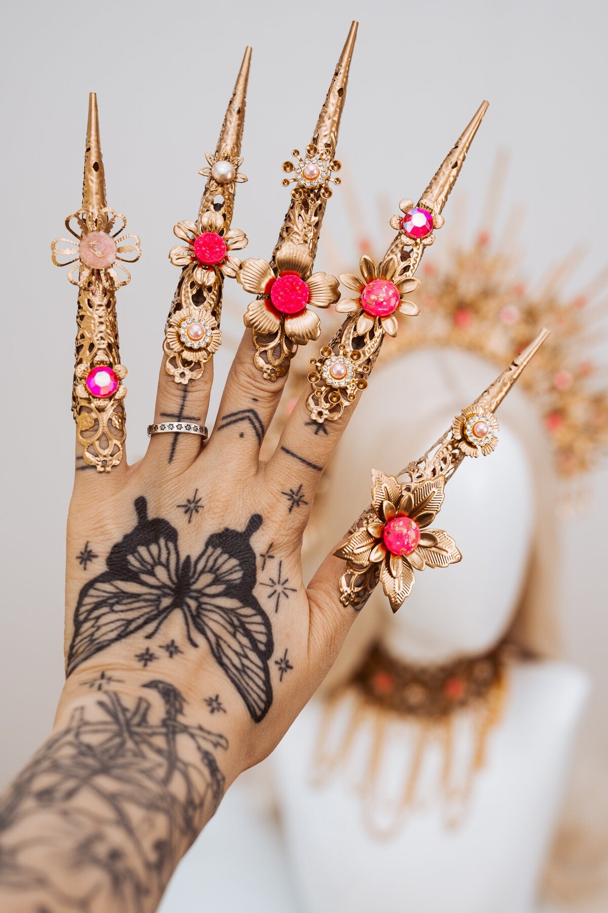 Pink Finger Claw 1 piece, Gold Bracelet, Nails Jewellery, Halloween, Filigree Jewellery, Gold Fingers, Sugar skull, Photo props, Ring