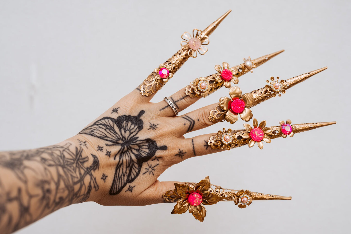 Pink Finger Claw 1 piece, Gold Bracelet, Nails Jewellery, Halloween, Filigree Jewellery, Gold Fingers, Sugar skull, Photo props, Ring