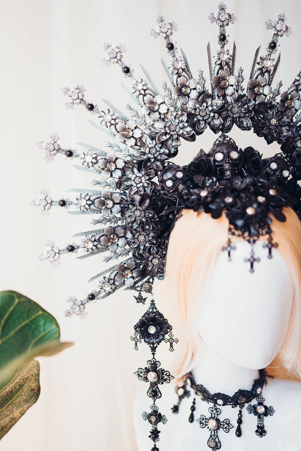 Black Halo Crown, Flower Crown, Flower Halo Headpiece, Headband, Halloween Costume, Halloween Crown, Photo Props, Gothic, Dark Beauty