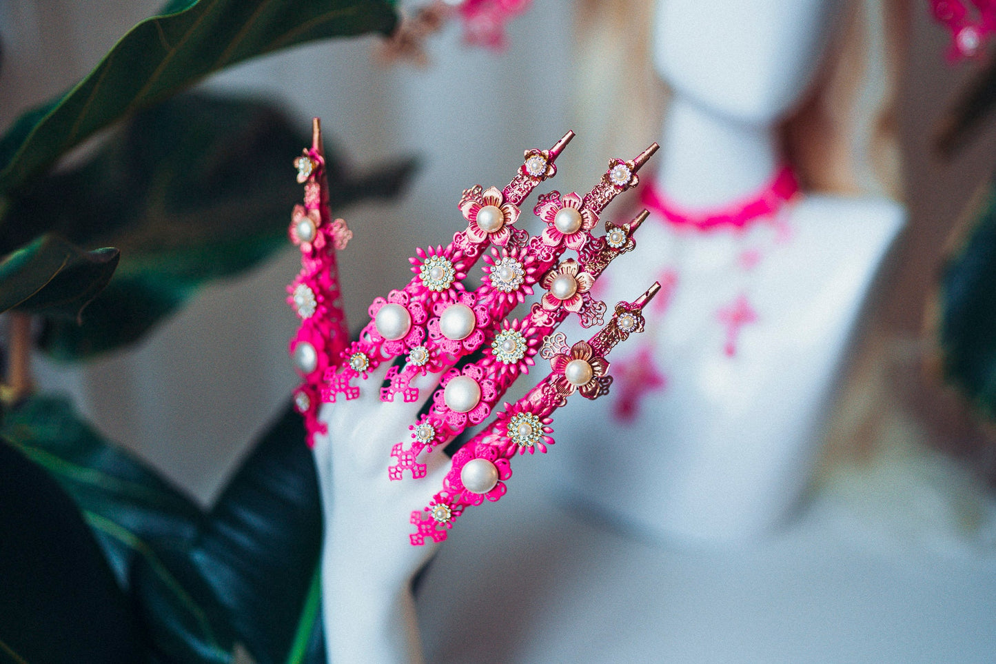 Pink Finger Claw 1 piece, Paw up, Nails Jewellery, Filigree Jewellery, Pink Finger Jewellery, Photo props, Red bracelet, Madonna Collection