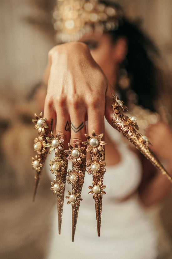 Moon Child Finger Claw 1 piece, Gold Bracelet, Nails Jewellery, Halloween, Filigree Jewellery, Boho Jewelry, Festival Fashion, Photo props