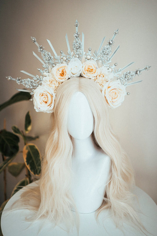 Flower Halo Crown, Beige Flower Crown, Halo Headpiece, Halo Headlights, Crown, Celestial Crown, Pregnancy Photo, Goddess, Maternity photo