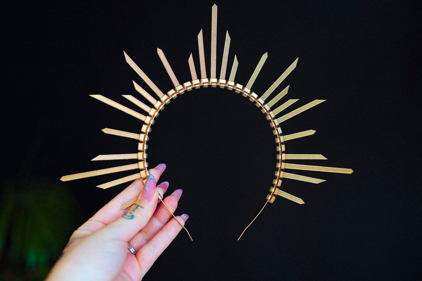 Gold halo crown, Halo crown, Halo headband, Wedding crown, Bridal headpiece, Wedding hair accessories, Gold crown, Bridal crown, Boho