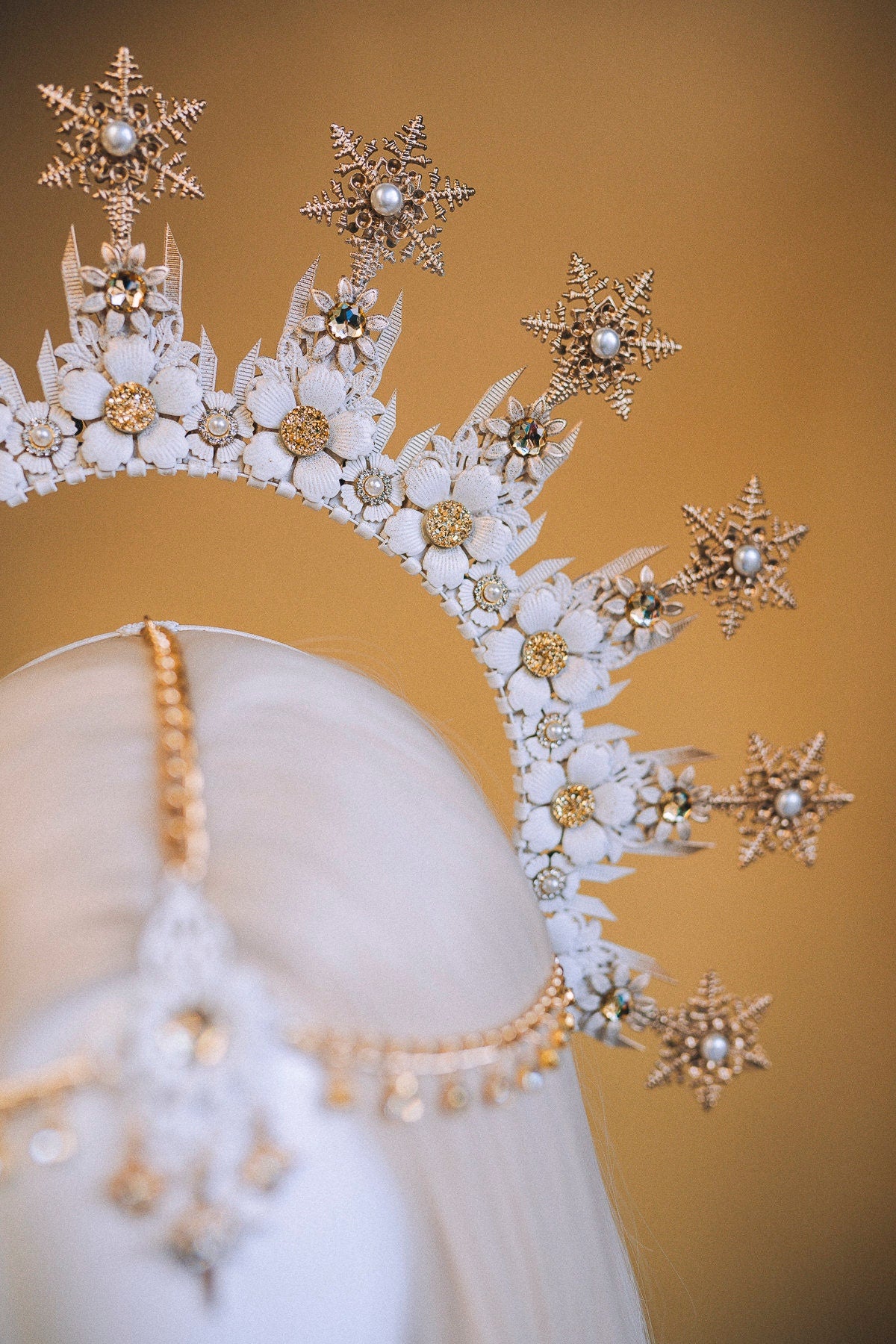 Snowflake Halo Crown Headlights Xmas Party Crown Winter Tiara White Halo Winter Wedding Photo Props Christmas Photos shoot Jewelry