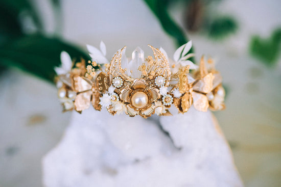 Beige Flower Crown Flower Tiara Celestial Gold Wedding Headpiece Headband Fairy White Flower Wedding Crown Boho Bride Crystal Crown