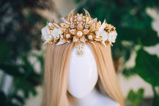 Beige Flower Crown Flower Tiara Celestial Gold Wedding Headpiece Headband Fairy White Flower Wedding Crown Boho Bride Crystal Crown