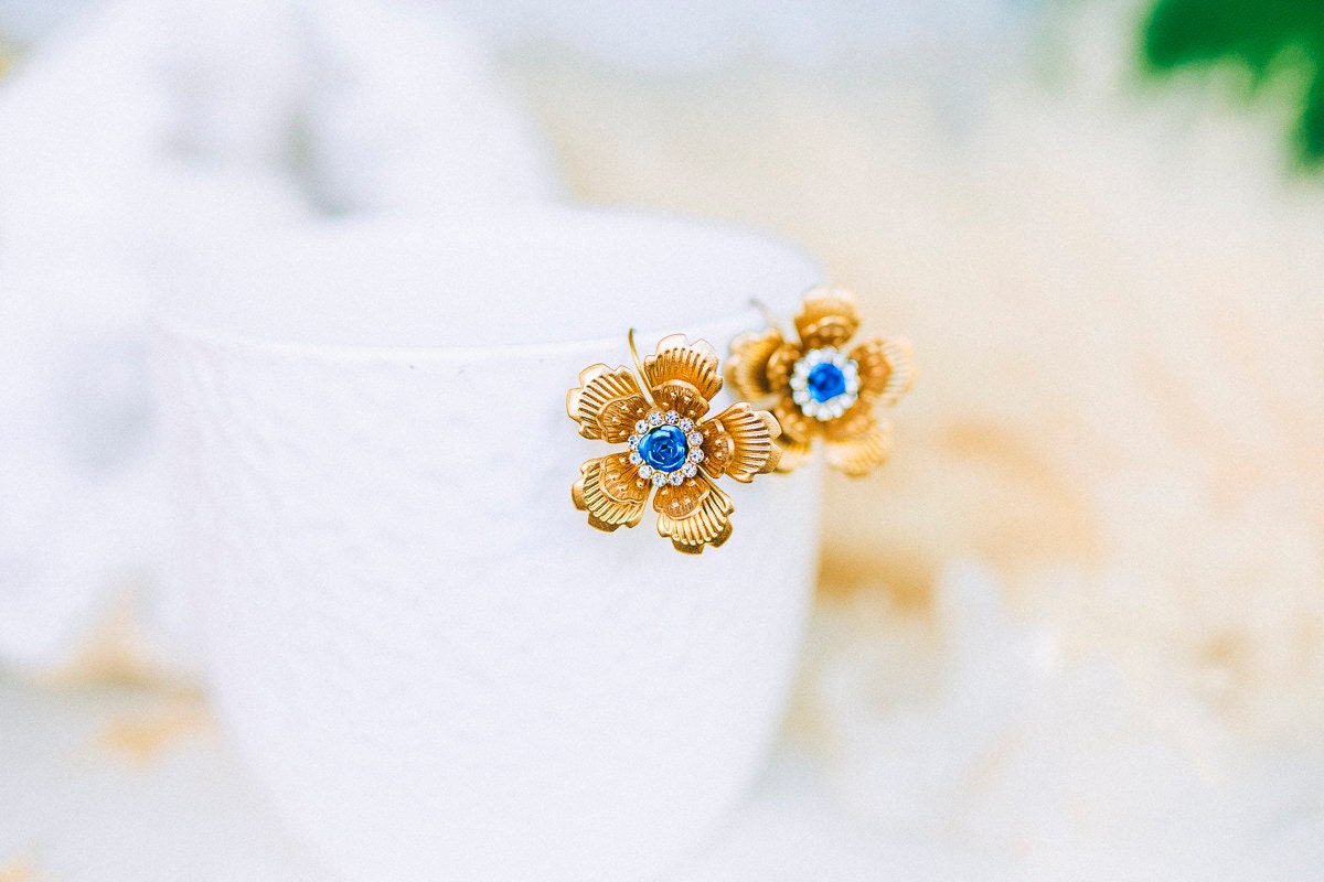 Flower earrings Festival earrings Gold boho earrings Summer earrings Flower jewellery Wedding accessories Blue earrings