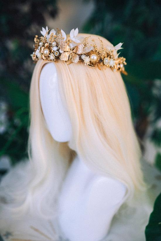 Beige Flower Crown Flower Tiara Celestial Gold Wedding Headpiece Headband Fairy White Flower Wedding Crown Boho Bride Crystal Crown