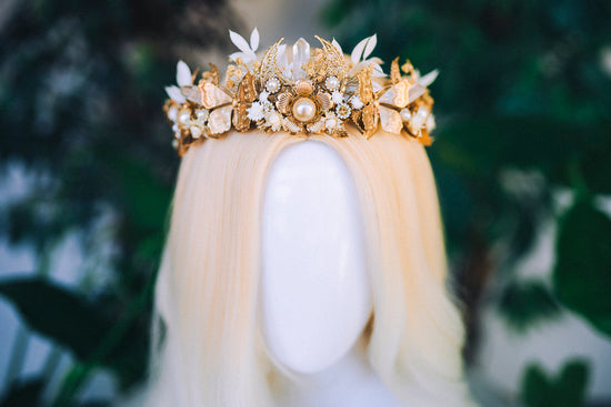 Beige Flower Crown Flower Tiara Celestial Gold Wedding Headpiece Headband Fairy White Flower Wedding Crown Boho Bride Crystal Crown