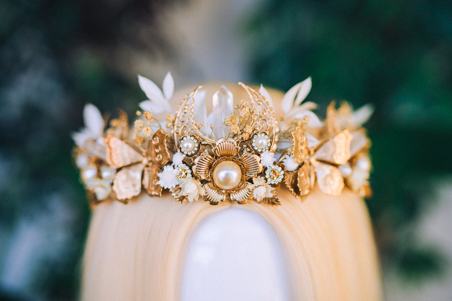 Beige Flower Crown Flower Tiara Celestial Gold Wedding Headpiece Headband Fairy White Flower Wedding Crown Boho Bride Crystal Crown