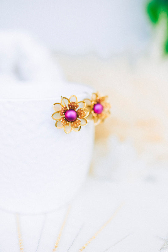 Flower earrings Festival earrings Gold boho earrings Summer earrings Flower jewellery Wedding accessories Pink earrings Floral earrings