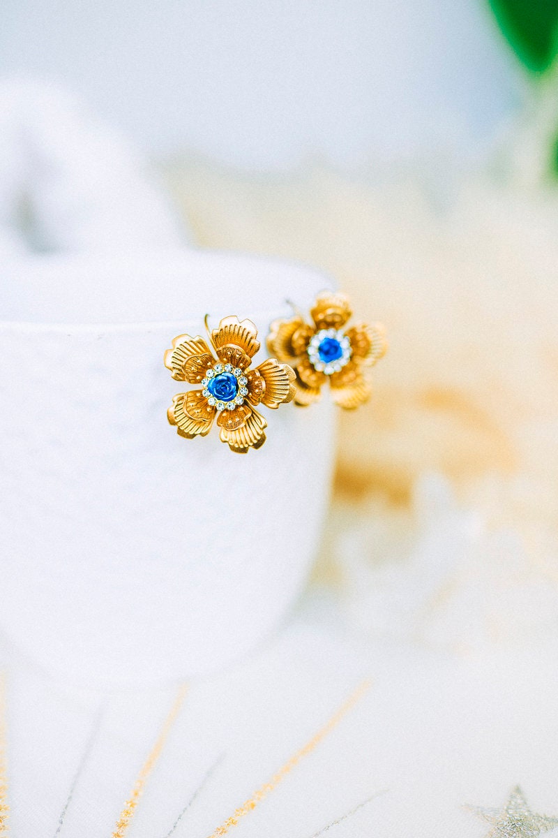 Flower earrings Festival earrings Gold boho earrings Summer earrings Flower jewellery Wedding accessories Blue earrings