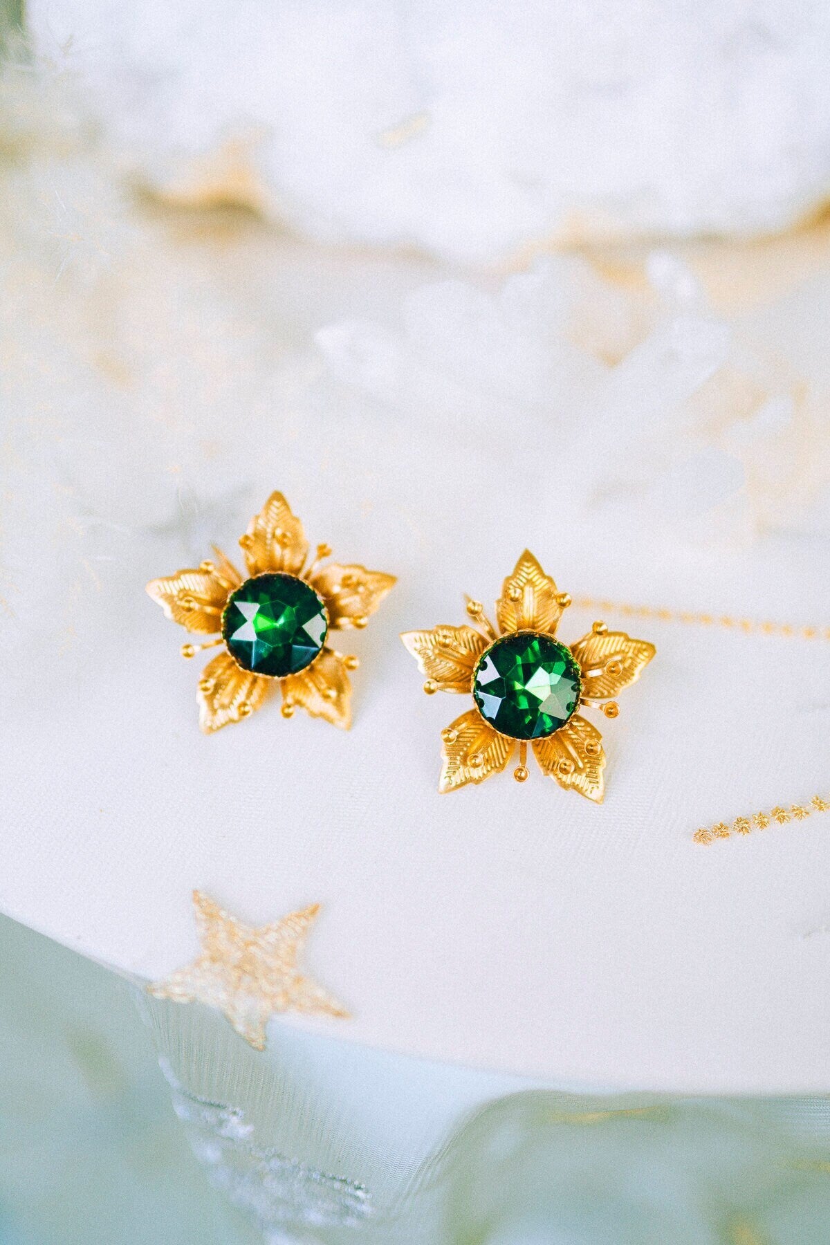 Flower earrings Festival earrings Gold boho earrings Summer earrings Flower jewellery Wedding accessories Green earrings Floral earrings