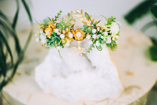 Greenery Flower Crown Flower Tiara Celestial Gold Wedding Headpiece Headband Fairy Eleven Flower Wedding Crown Boho Bride Crystal Crown