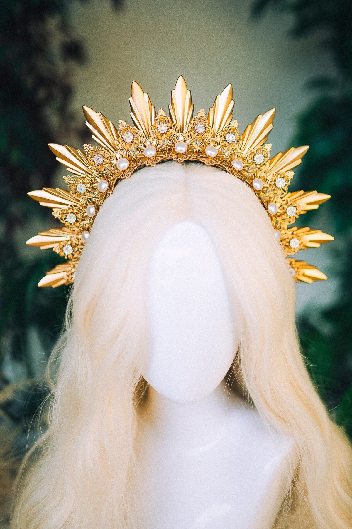 Gold halo crown Jewellery Gold crown Flower crown Bridal headpiece Celestial jewellery Krone Crown Headdress Fairy crown Wedding crown Boho