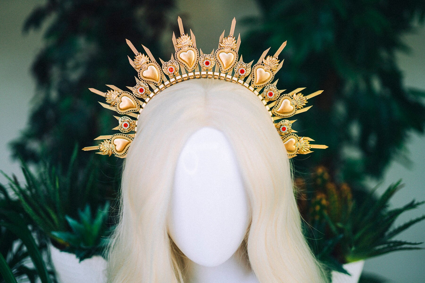 Sacred heart halo crown, Gold halo crown, Divine crown, Goddess crown, Gold crown with hearts, Queen of hearts, Halloween costume, Cosplay