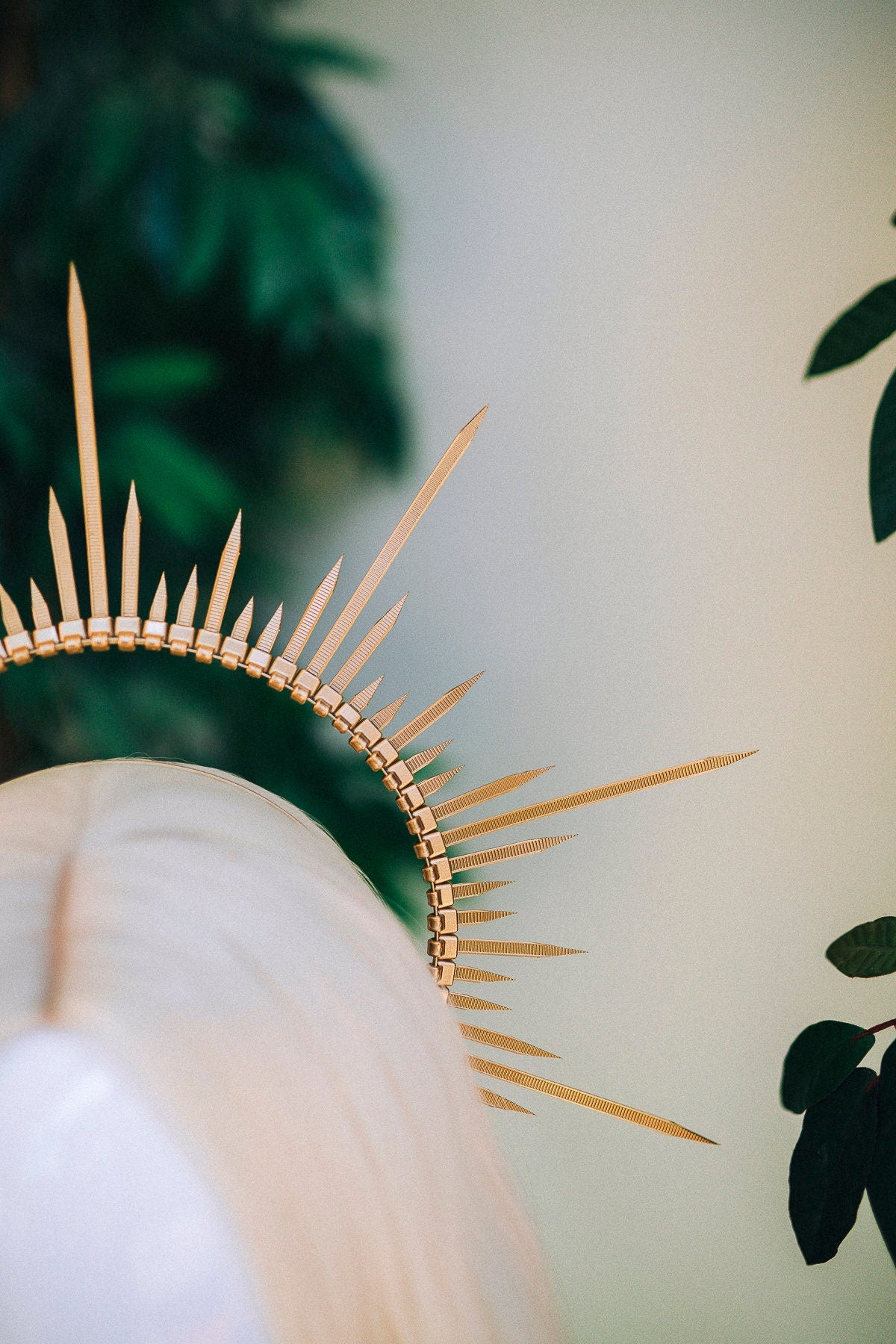 Gold halo crown, Halo crown, Halo headband, Wedding crown, Bridal headpiece, Wedding hair accessories, Gold crown, Bridal crown, Boho