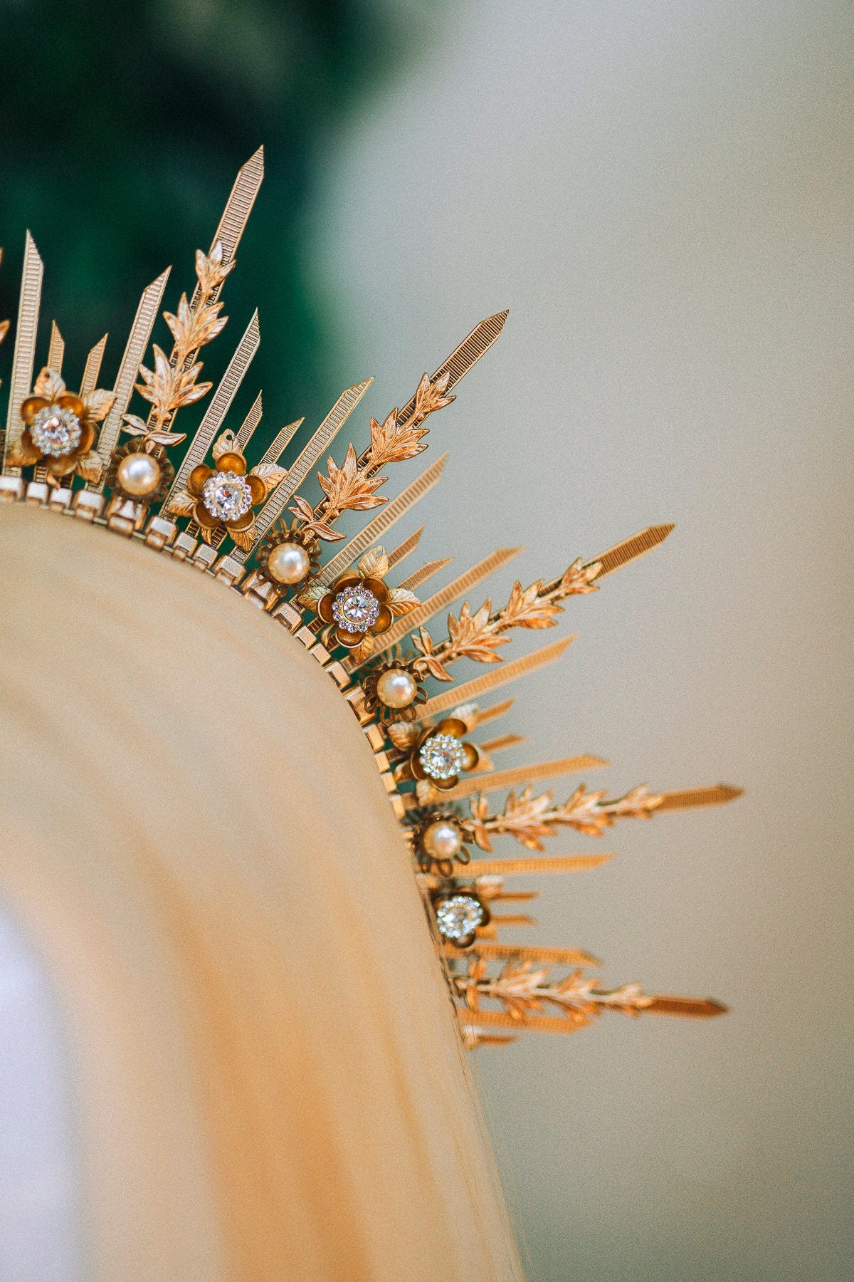 Gold halo crown, Wedding headpiece, Wedding crown, Bridal headpiece, Bridal crown, Gold crown with pearls, Goddess crown, Fairy crown, Boho