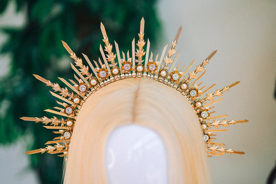 Gold halo crown, Wedding headpiece, Wedding crown, Bridal headpiece, Bridal crown, Gold crown with pearls, Goddess crown, Fairy crown, Boho