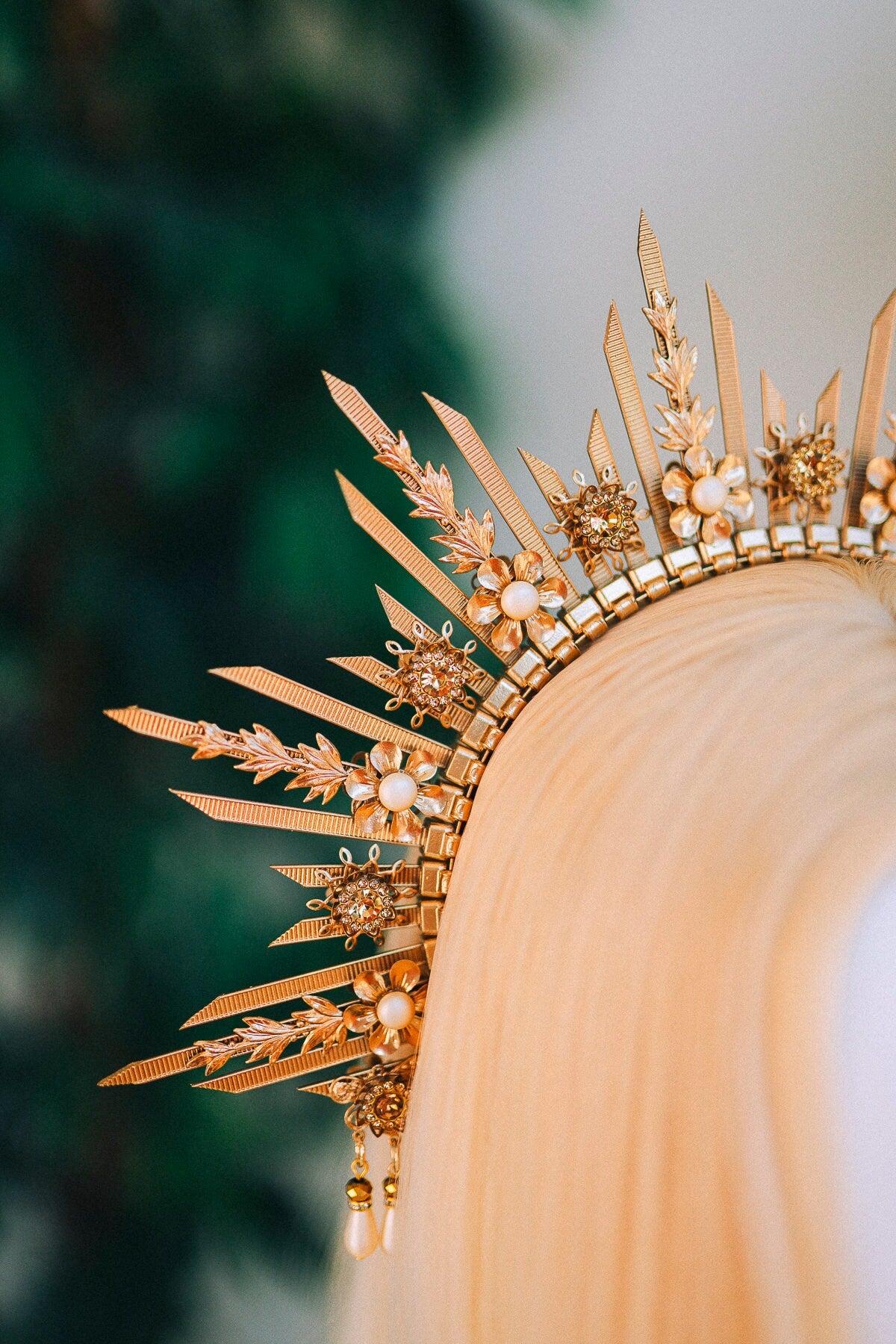 Gold halo crown, Wedding headpiece, Wedding crown, Bridal headpiece, Bridal crown, Gold crown with pearls, Goddess crown, Fairy crown, Boho