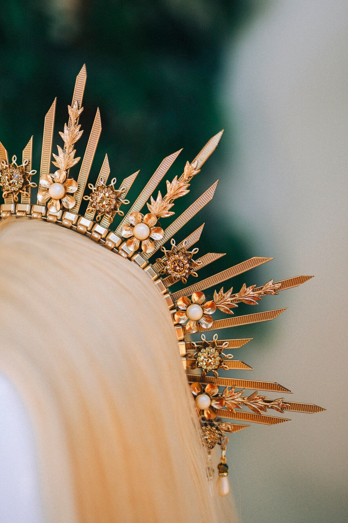 Gold halo crown, Wedding headpiece, Wedding crown, Bridal headpiece, Bridal crown, Gold crown with pearls, Goddess crown, Fairy crown, Boho