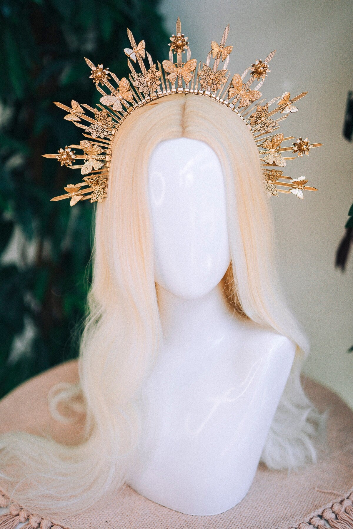 Gold halo crown, Wedding headpiece, Wedding crown, Bridal headpiece, Bridal crown, Gold crown with pearls, Goddess crown, Fairy crown, Boho