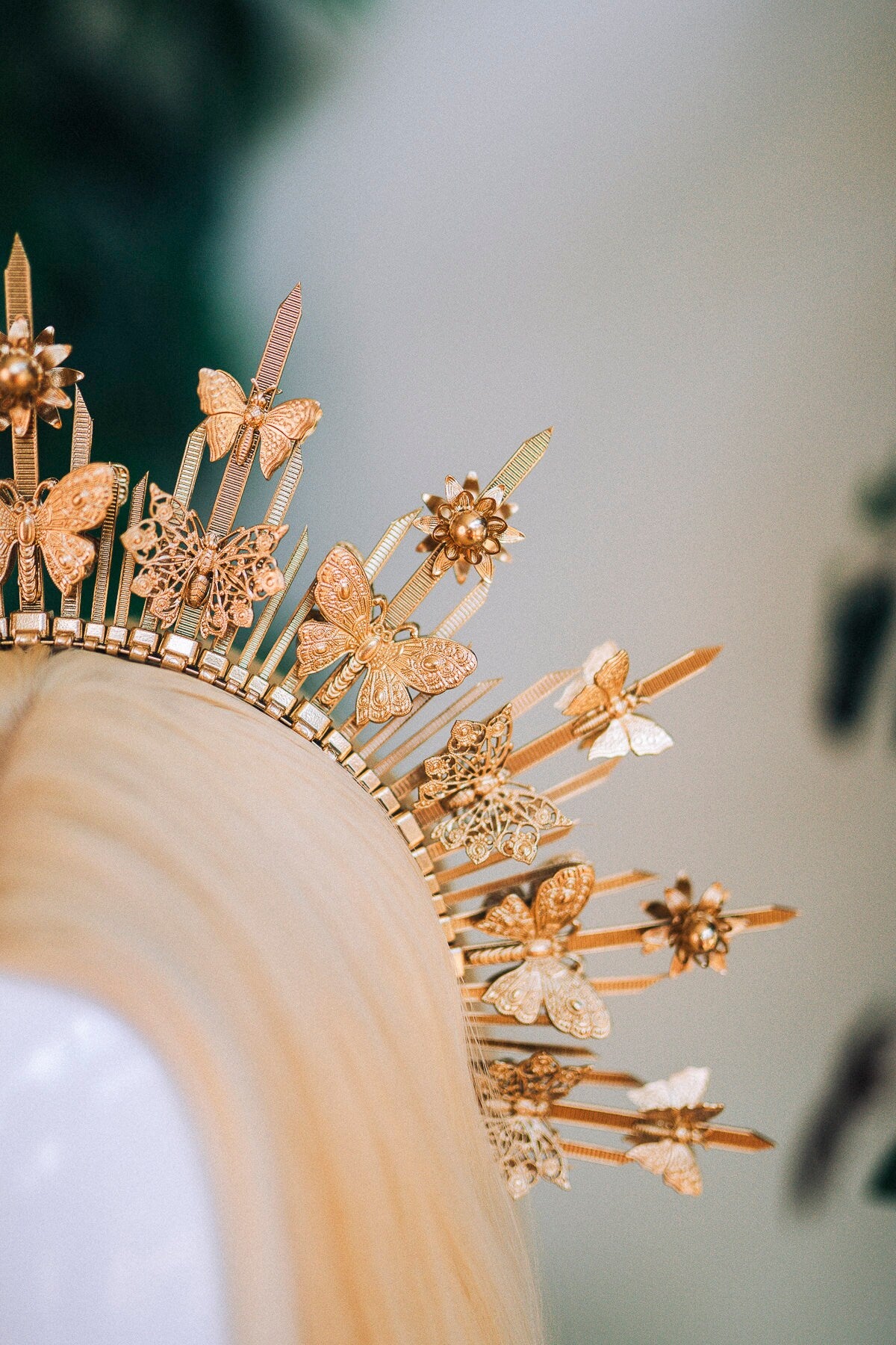 Gold halo crown, Wedding headpiece, Wedding crown, Bridal headpiece, Bridal crown, Gold crown with pearls, Goddess crown, Fairy crown, Boho