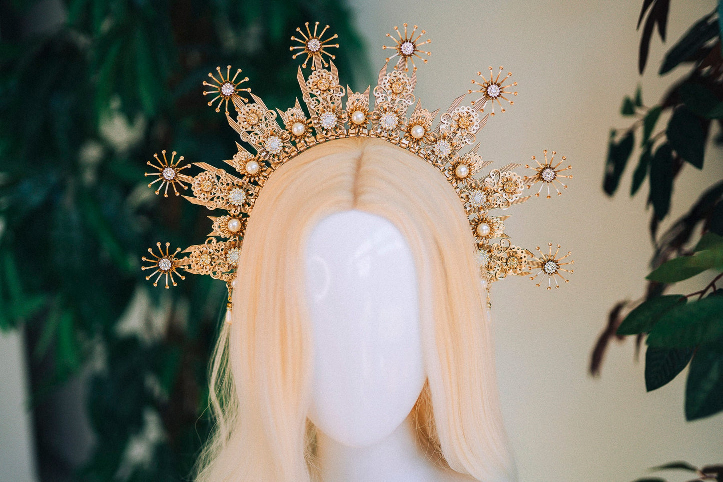 Gold halo crown, Wedding headpiece, Wedding crown, Bridal headpiece, Bridal crown, Gold crown with pearls, Goddess crown, Fairy crown, Boho