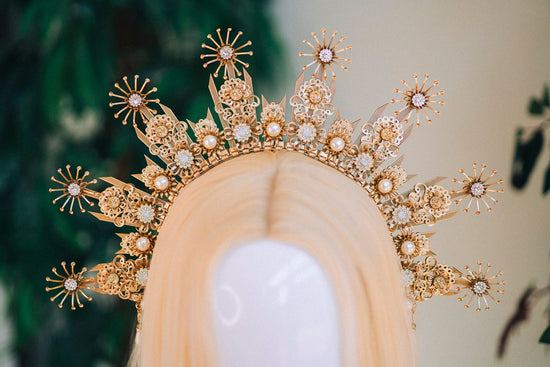 Gold halo crown, Wedding headpiece, Wedding crown, Bridal headpiece, Bridal crown, Gold crown with pearls, Goddess crown, Fairy crown, Boho