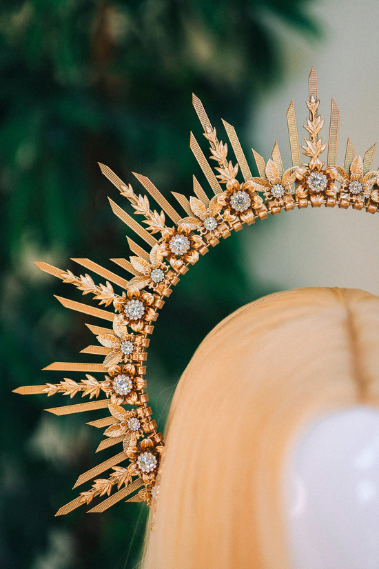 Gold halo crown, Wedding headpiece, Wedding crown, Bridal headpiece, Bridal crown, Gold crown with pearls, Goddess crown, Fairy crown, Boho