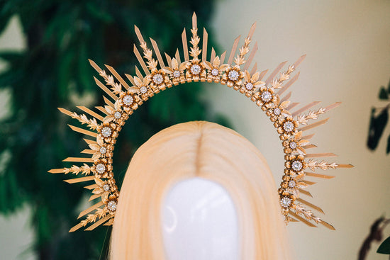 Gold halo crown, Wedding headpiece, Wedding crown, Bridal headpiece, Bridal crown, Gold crown with pearls, Goddess crown, Fairy crown, Boho