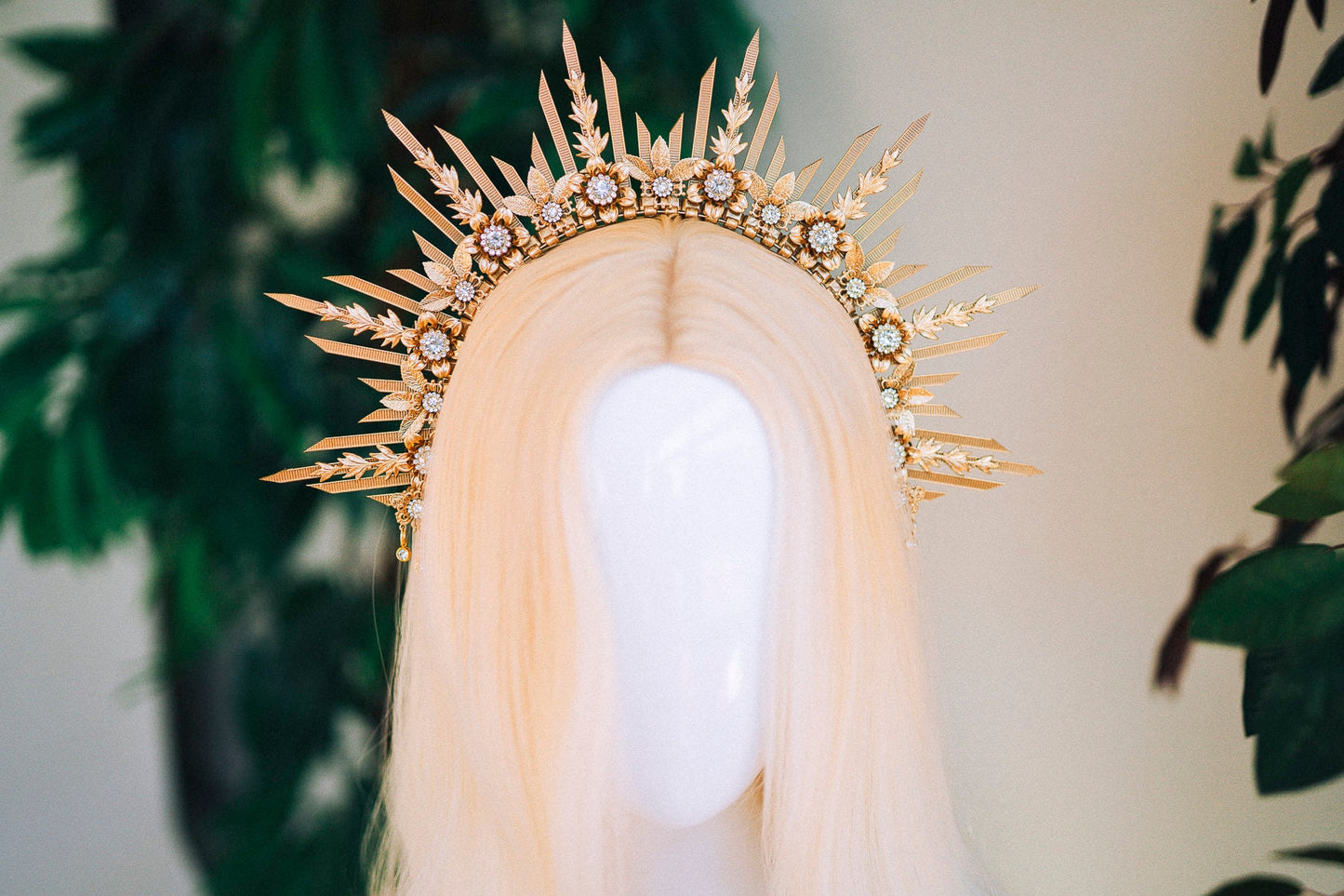 Gold halo crown, Wedding headpiece, Wedding crown, Bridal headpiece, Bridal crown, Gold crown with pearls, Goddess crown, Fairy crown, Boho