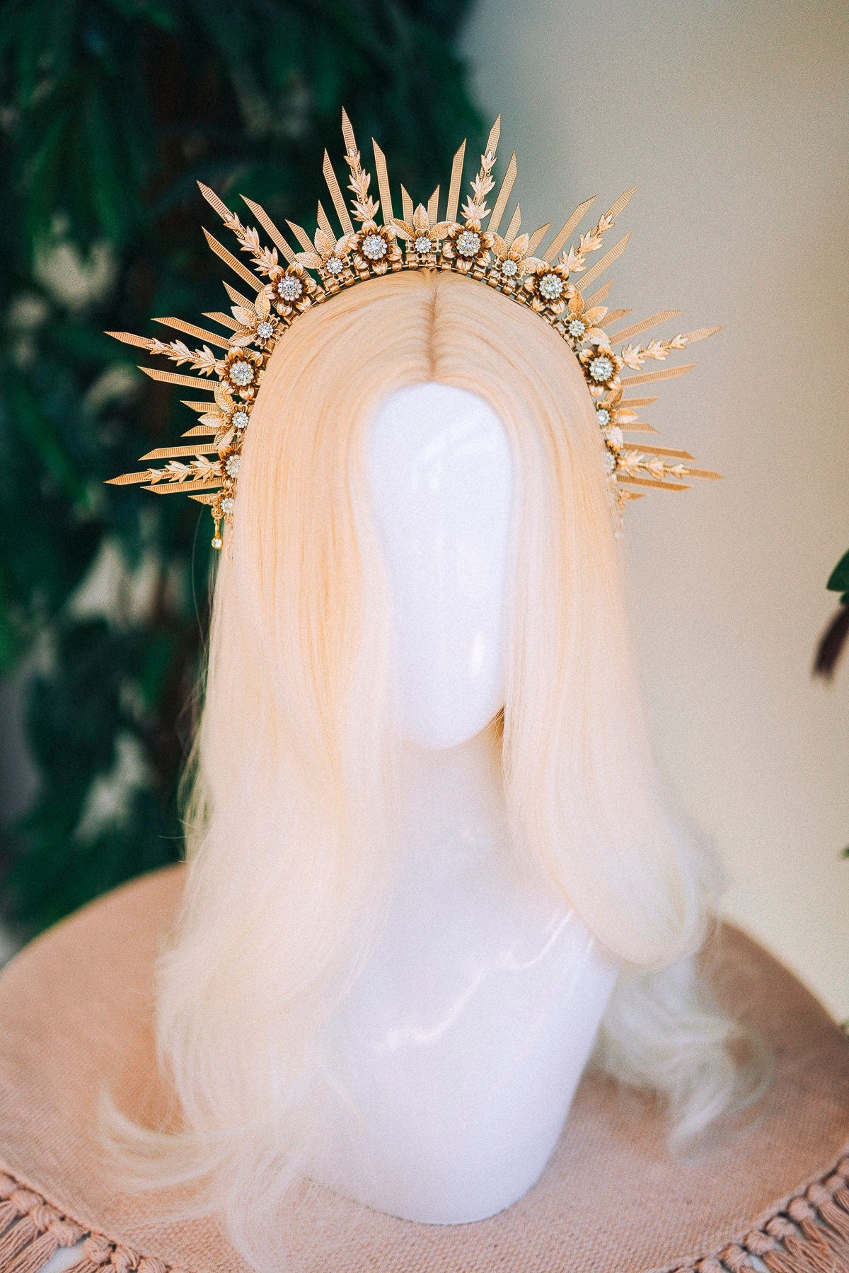 Gold halo crown, Wedding headpiece, Wedding crown, Bridal headpiece, Bridal crown, Gold crown with pearls, Goddess crown, Fairy crown, Boho