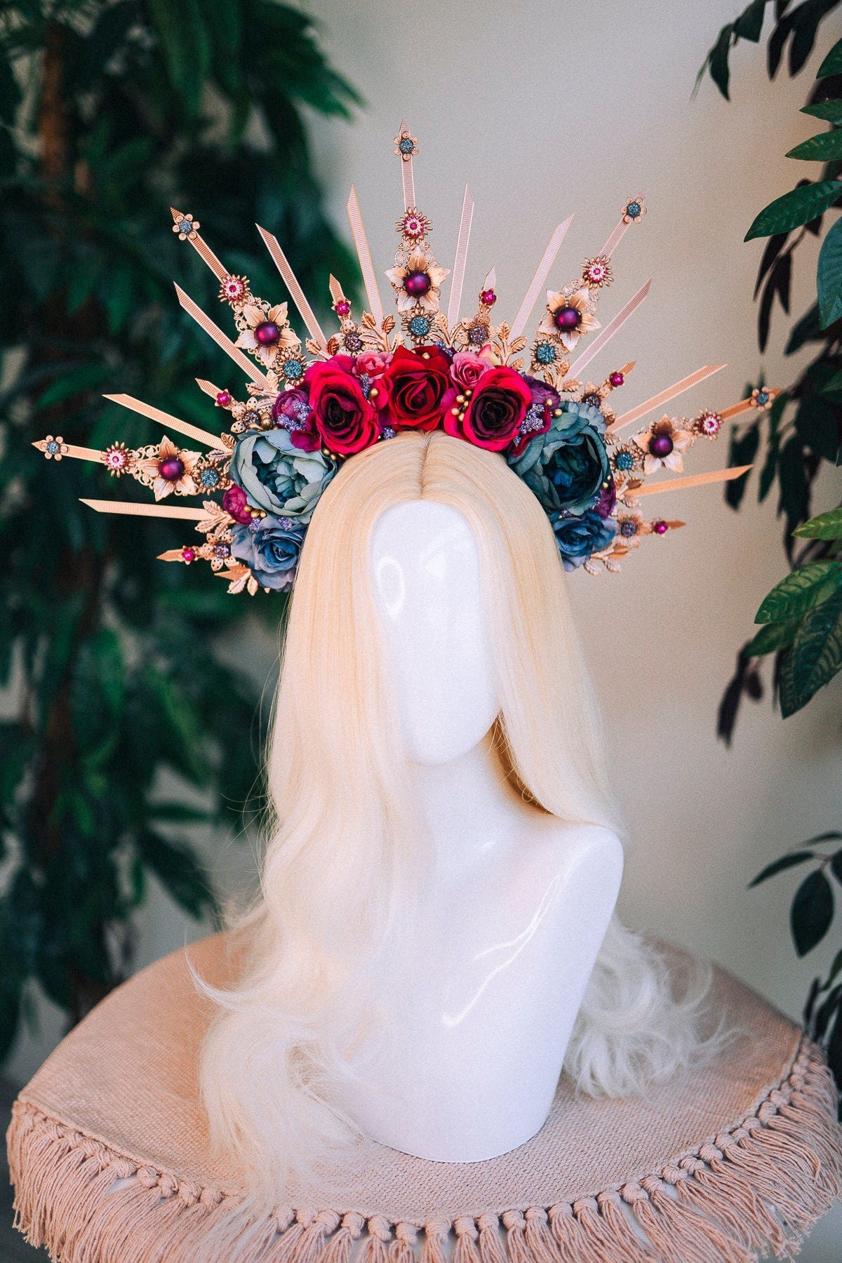 Flower crown, Flower halo crown, Gold halo crown, Gold crown, Flower headband, Flower headpiece, Bridal crown, Wedding headpiece, Boho crown