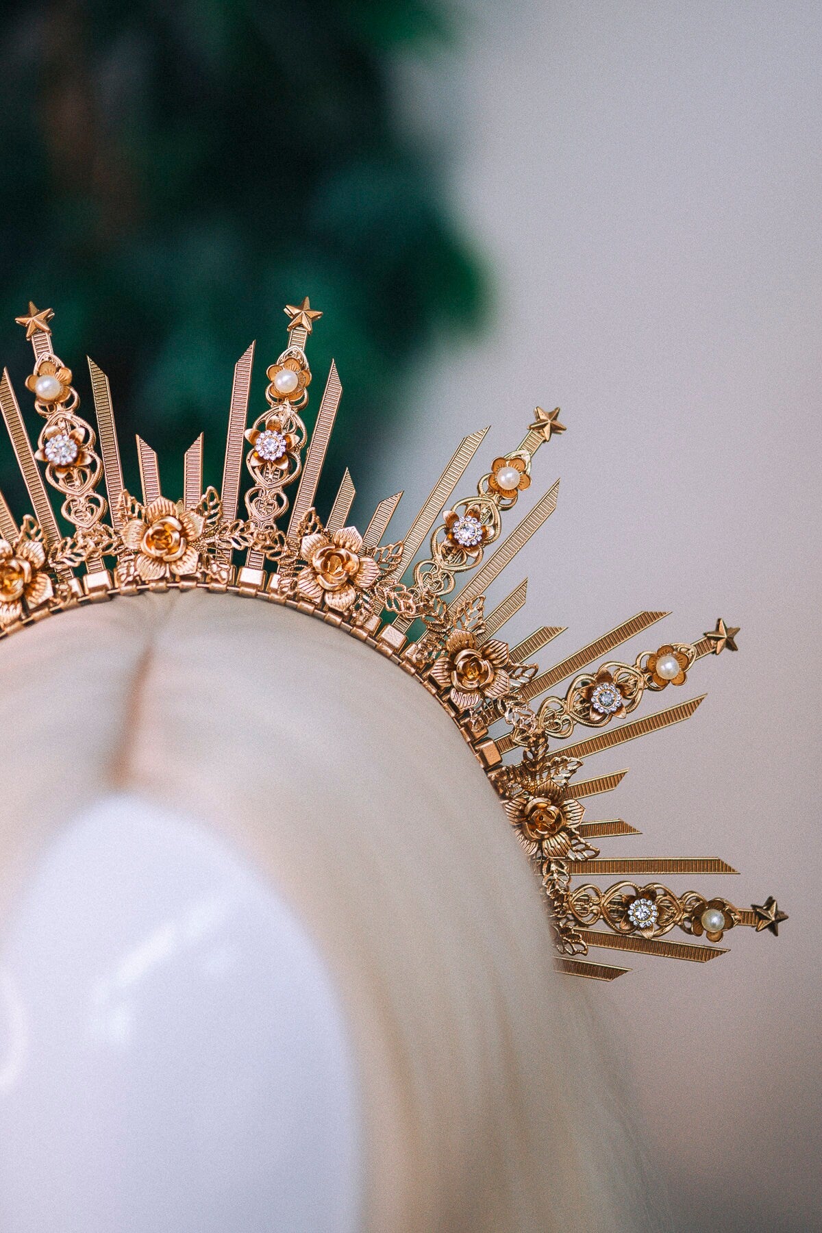 Gold halo crown, Wedding headpiece, Wedding crown, Bridal headpiece, Bridal crown, Gold crown with pearls, Goddess crown, Fairy crown, Boho