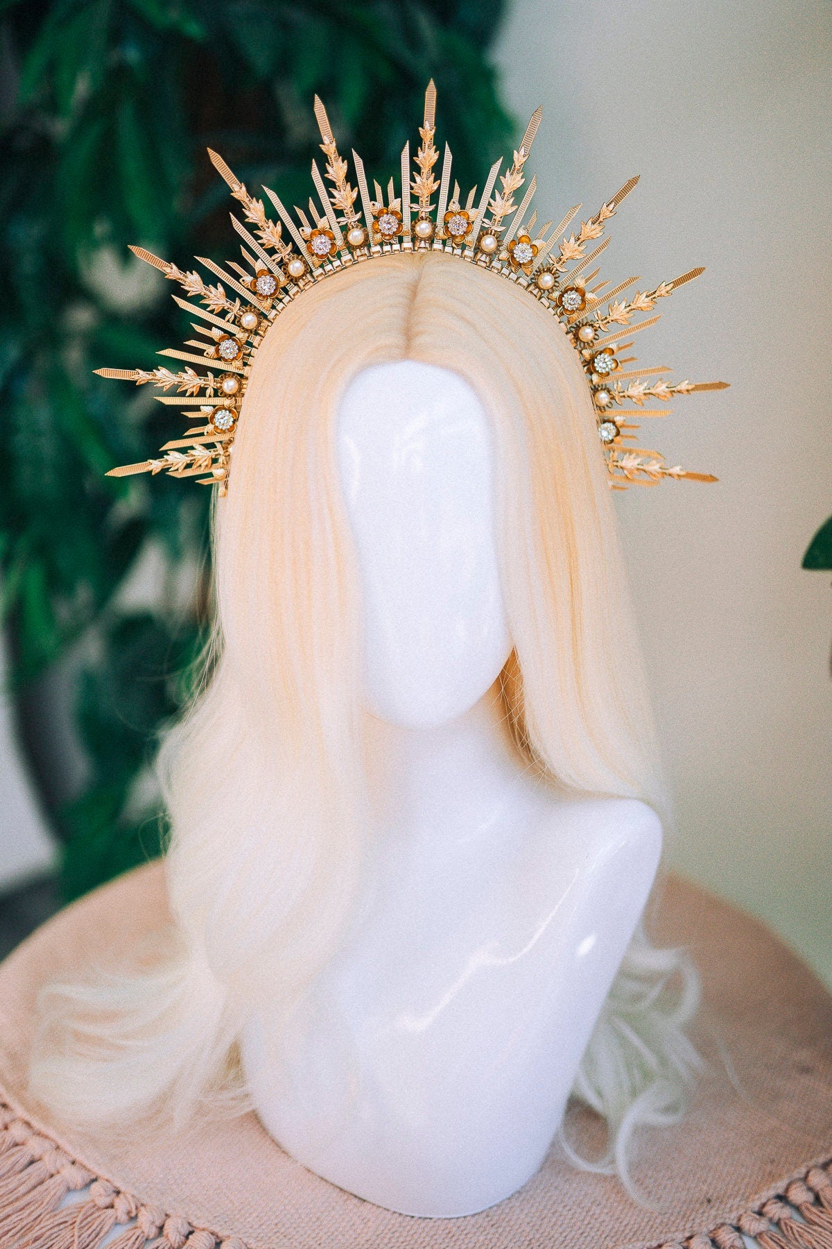 Gold halo crown, Wedding headpiece, Wedding crown, Bridal headpiece, Bridal crown, Gold crown with pearls, Goddess crown, Fairy crown, Boho