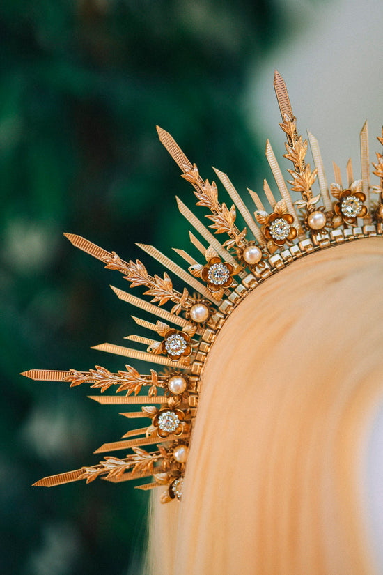 Gold halo crown, Wedding headpiece, Wedding crown, Bridal headpiece, Bridal crown, Gold crown with pearls, Goddess crown, Fairy crown, Boho