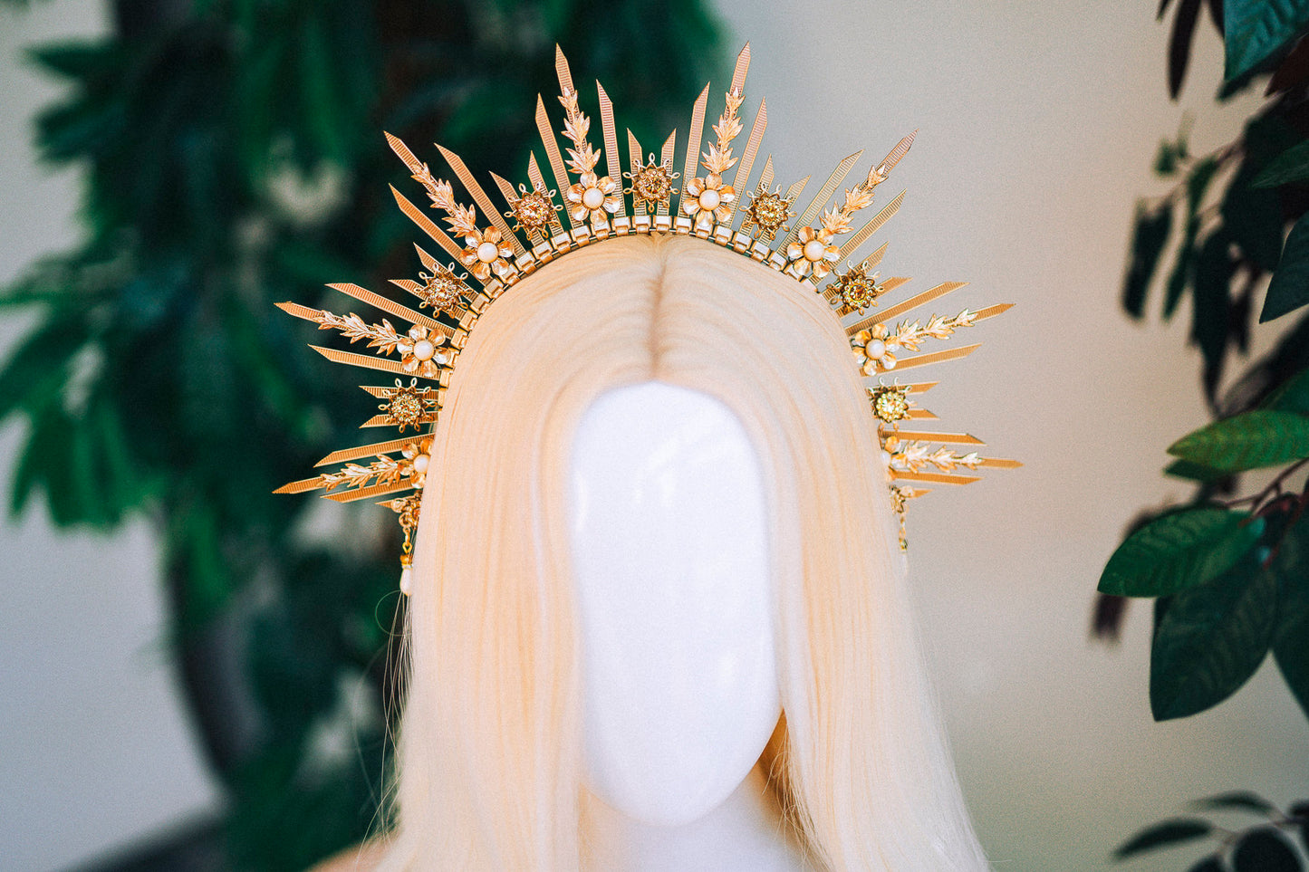 Gold halo crown, Wedding headpiece, Wedding crown, Bridal headpiece, Bridal crown, Gold crown with pearls, Goddess crown, Fairy crown, Boho