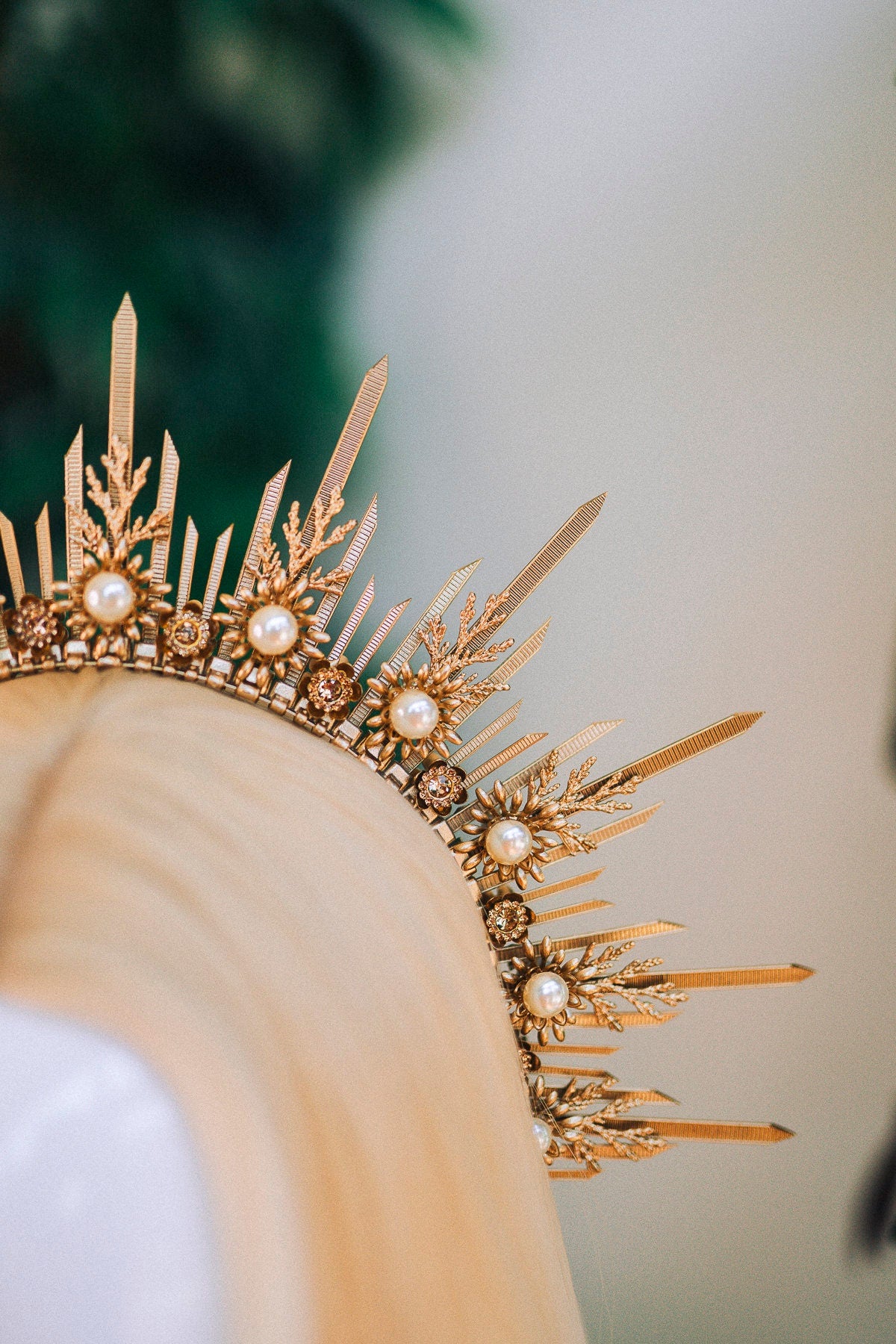 Gold halo crown, Wedding headpiece, Wedding crown, Bridal headpiece, Bridal crown, Gold crown with pearls, Goddess crown, Fairy crown, Boho