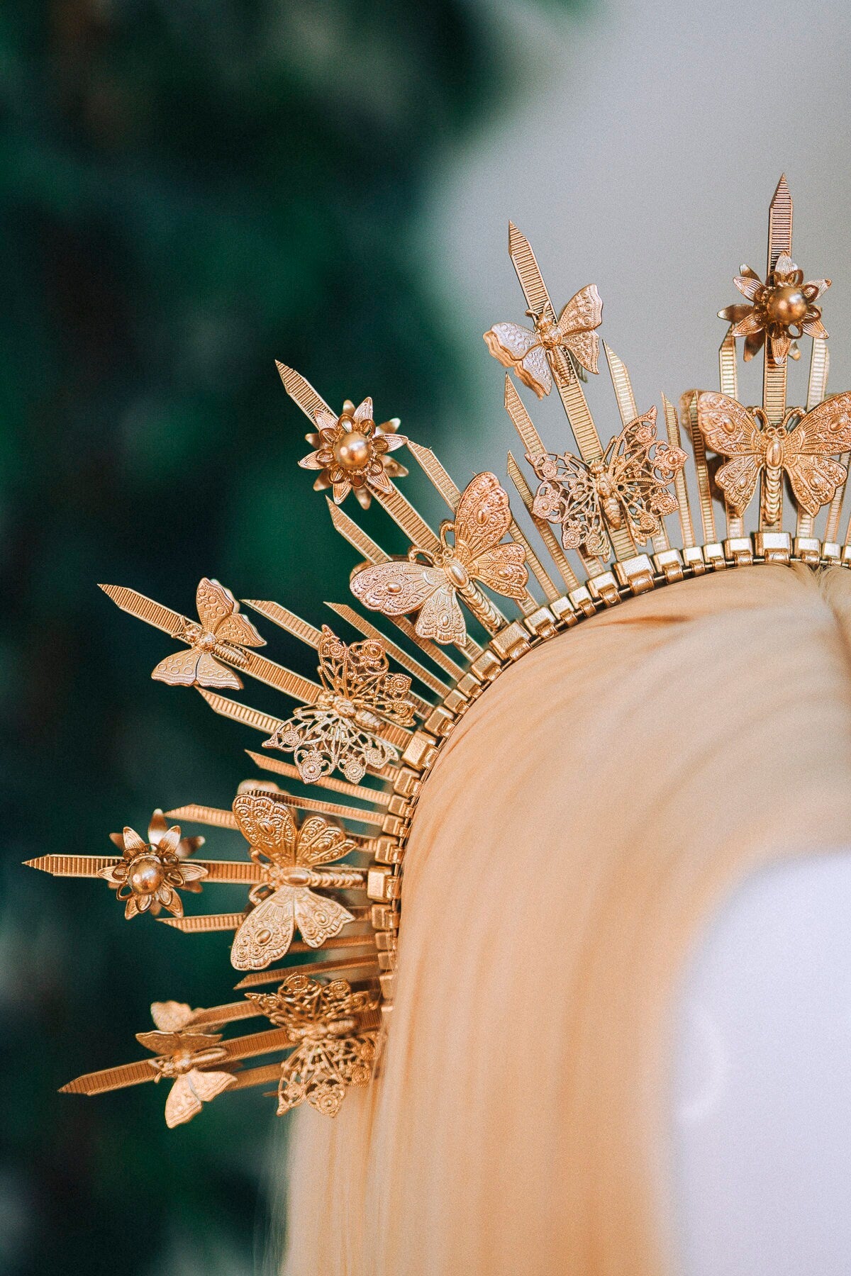 Gold halo crown, Wedding headpiece, Wedding crown, Bridal headpiece, Bridal crown, Gold crown with pearls, Goddess crown, Fairy crown, Boho