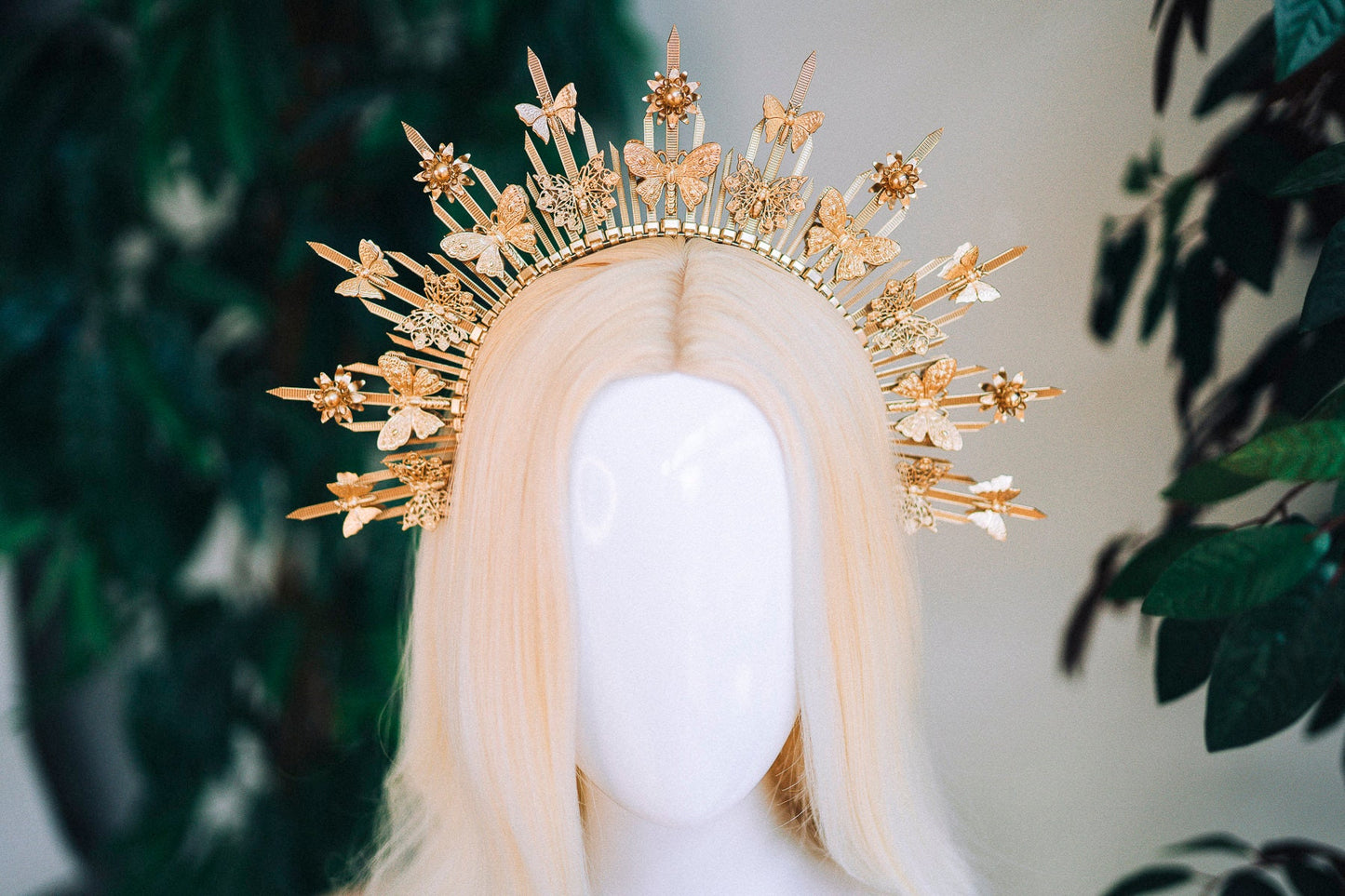 Gold halo crown, Wedding headpiece, Wedding crown, Bridal headpiece, Bridal crown, Gold crown with pearls, Goddess crown, Fairy crown, Boho