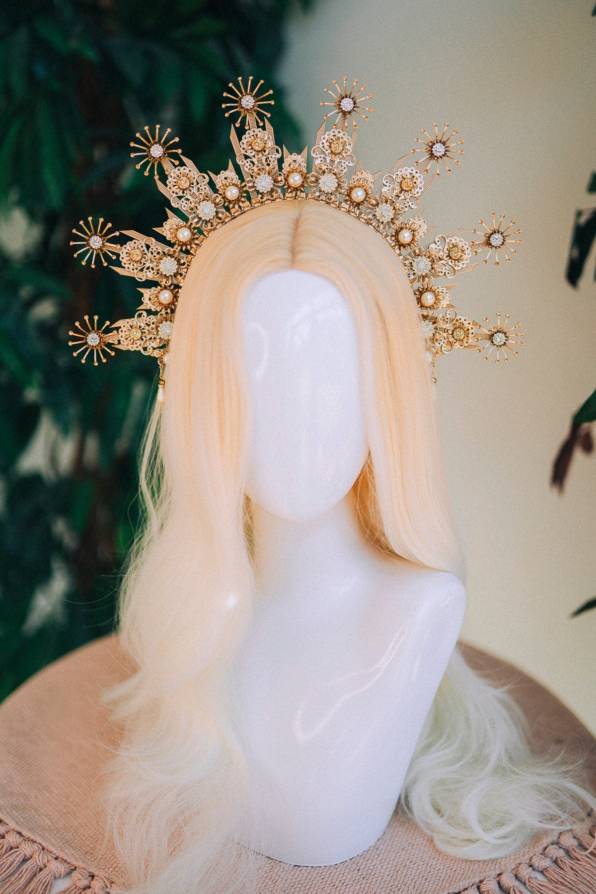 Gold halo crown, Wedding headpiece, Wedding crown, Bridal headpiece, Bridal crown, Gold crown with pearls, Goddess crown, Fairy crown, Boho