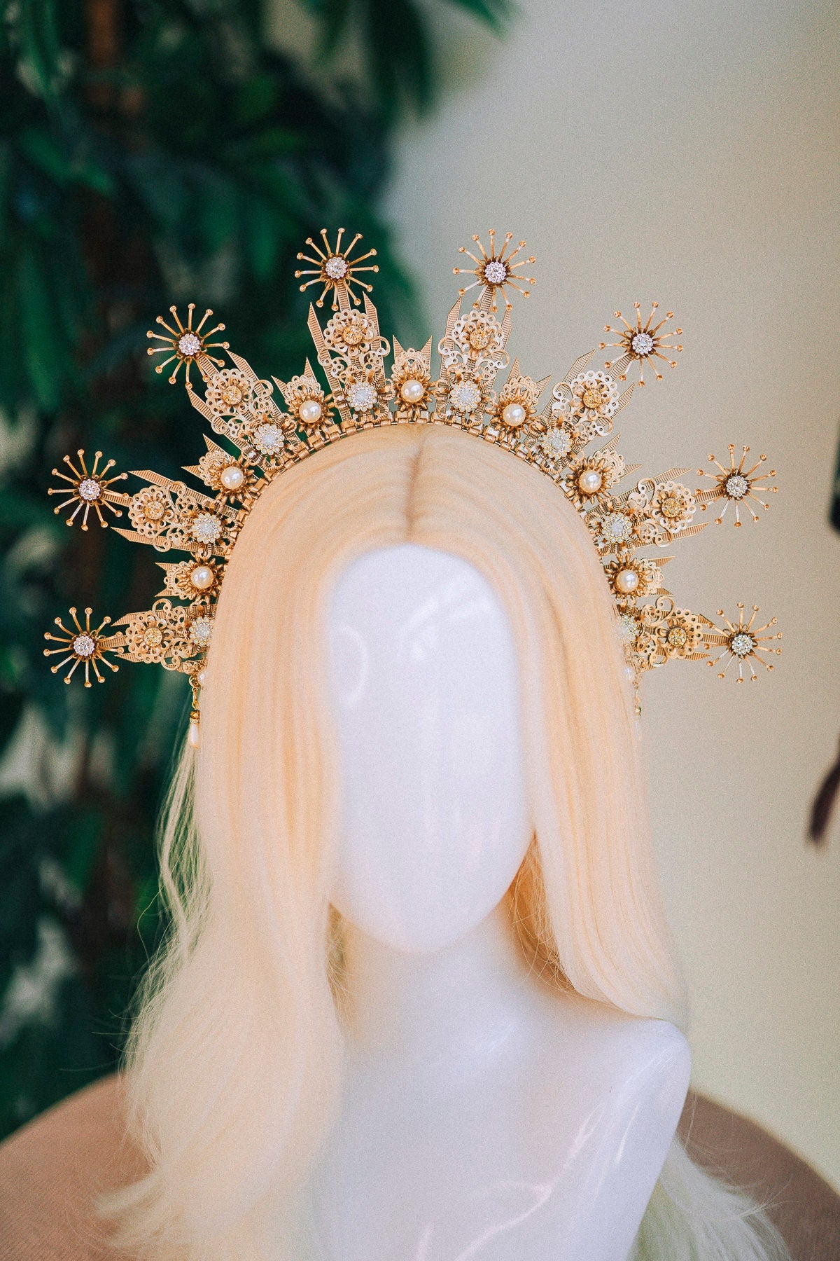 Gold halo crown, Wedding headpiece, Wedding crown, Bridal headpiece, Bridal crown, Gold crown with pearls, Goddess crown, Fairy crown, Boho