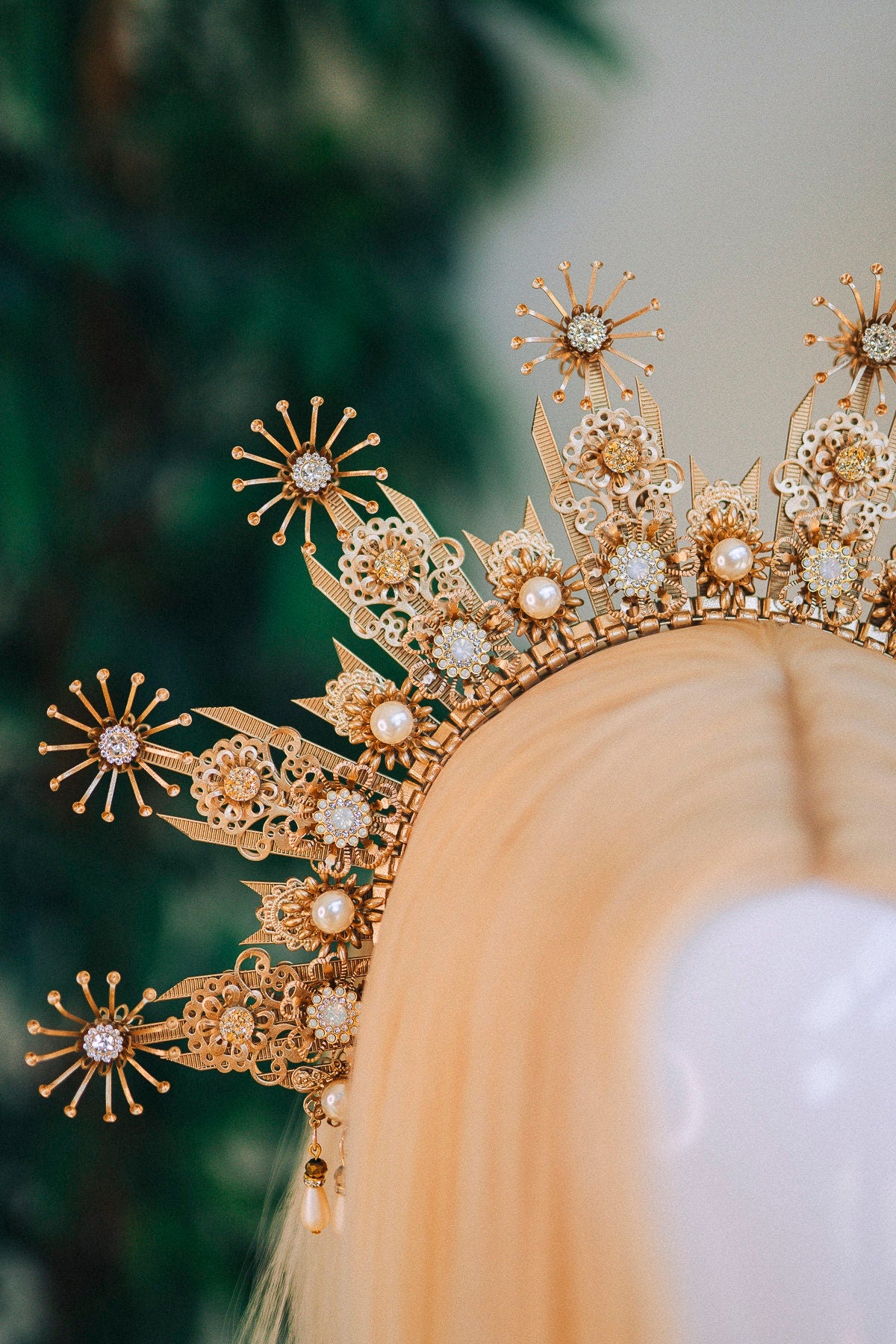 Gold halo crown, Wedding headpiece, Wedding crown, Bridal headpiece, Bridal crown, Gold crown with pearls, Goddess crown, Fairy crown, Boho