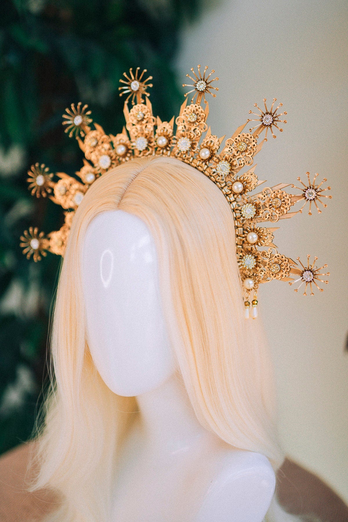 Gold halo crown, Wedding headpiece, Wedding crown, Bridal headpiece, Bridal crown, Gold crown with pearls, Goddess crown, Fairy crown, Boho