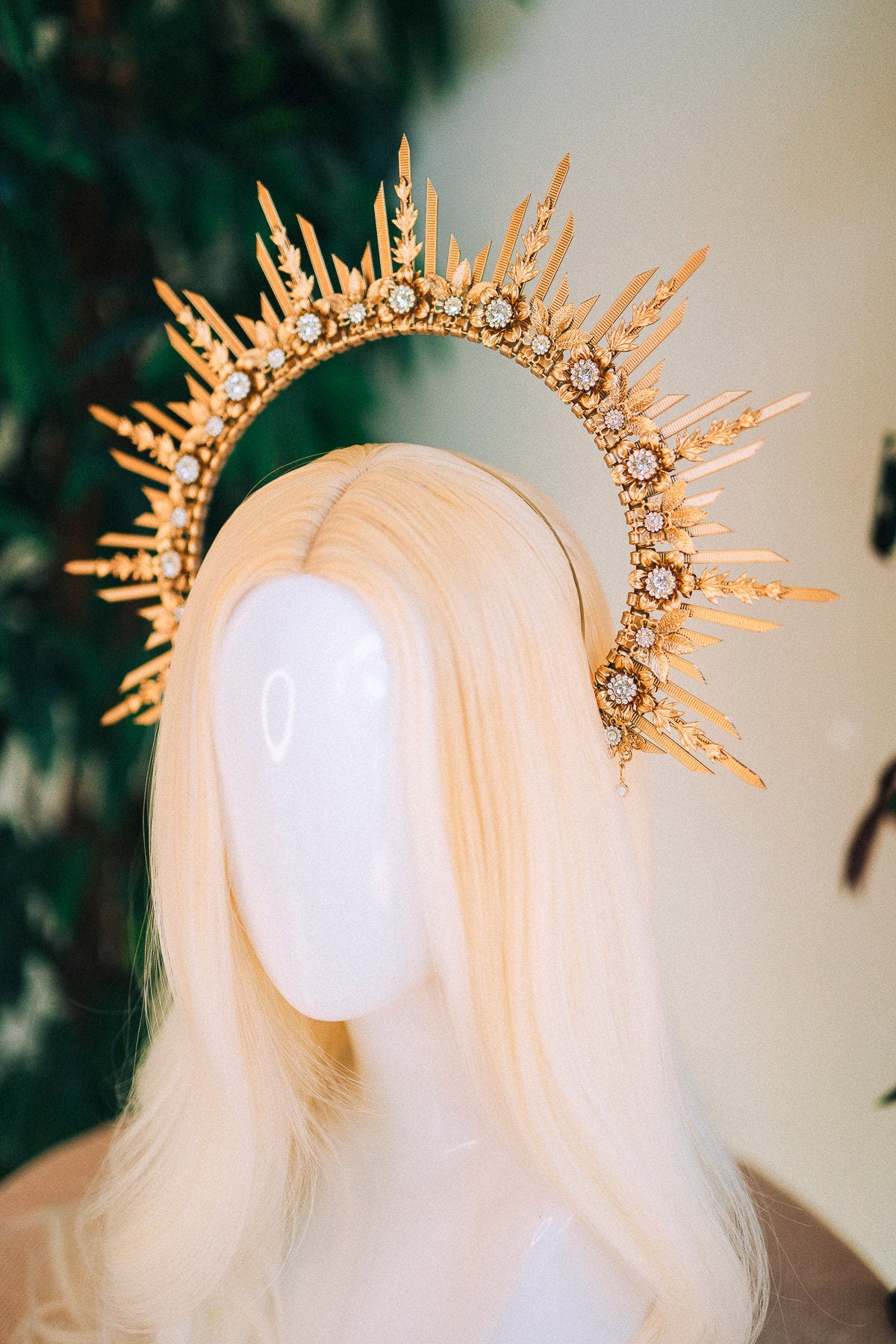 Gold halo crown, Wedding headpiece, Wedding crown, Bridal headpiece, Bridal crown, Gold crown with pearls, Goddess crown, Fairy crown, Boho