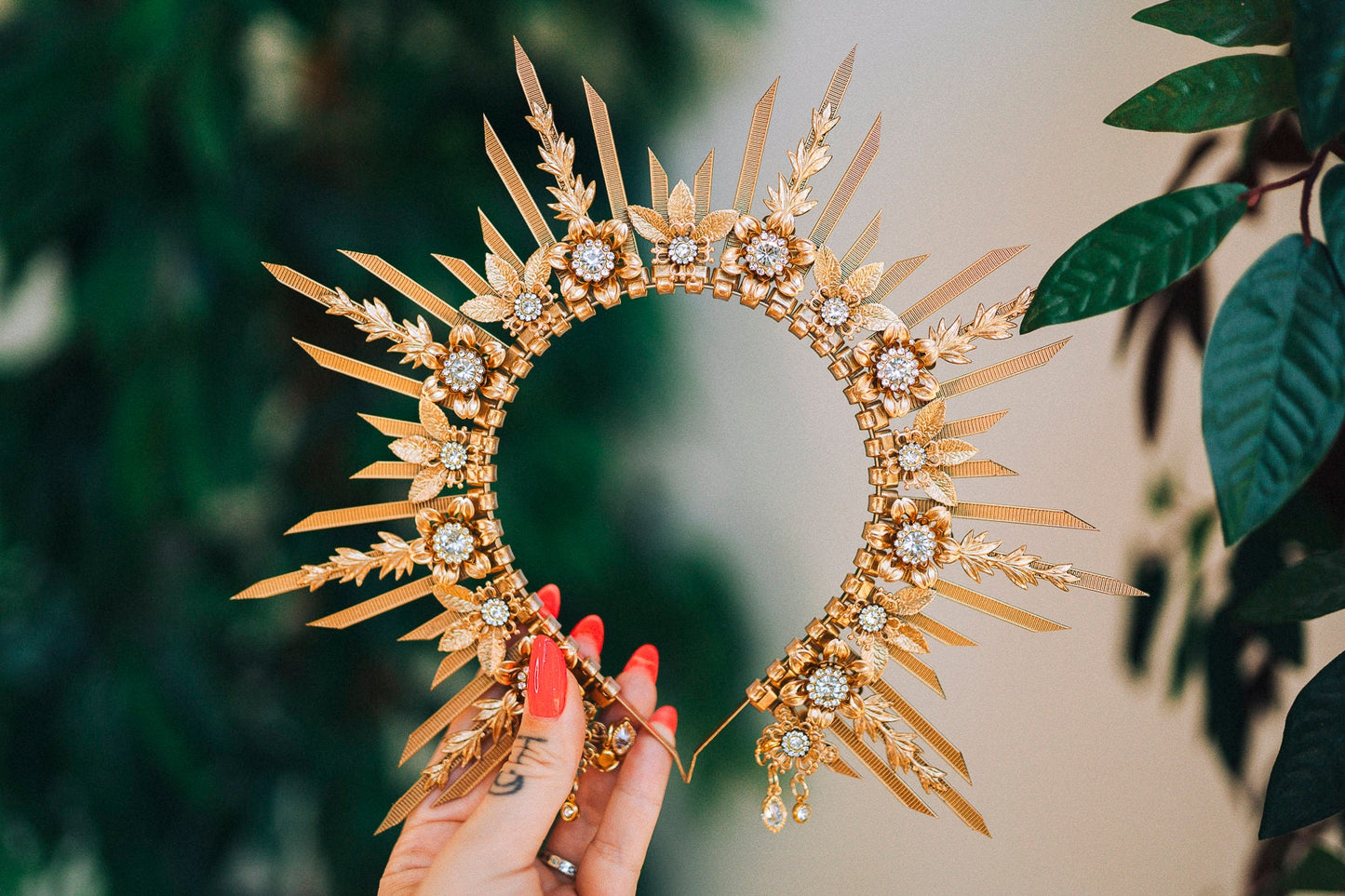 Gold halo crown, Wedding headpiece, Wedding crown, Bridal headpiece, Bridal crown, Gold crown with pearls, Goddess crown, Fairy crown, Boho