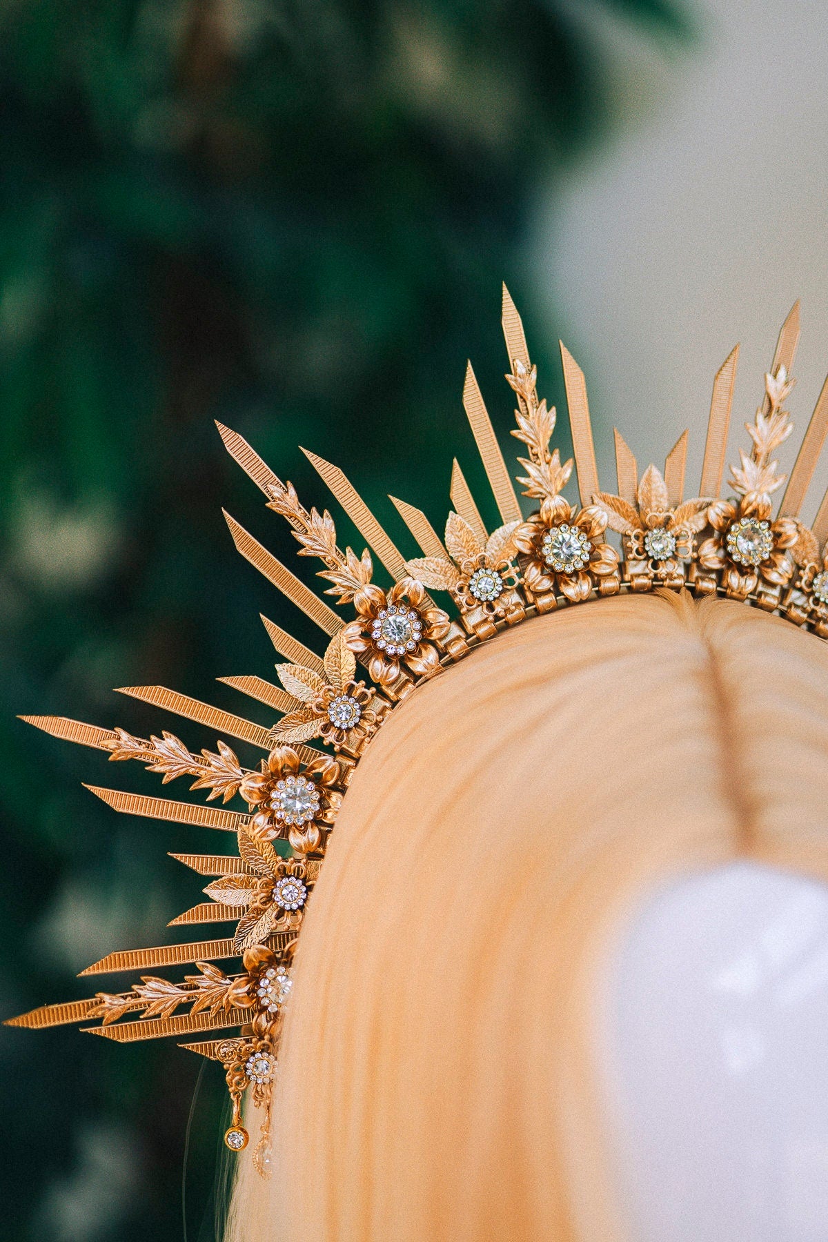 Gold halo crown, Wedding headpiece, Wedding crown, Bridal headpiece, Bridal crown, Gold crown with pearls, Goddess crown, Fairy crown, Boho